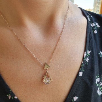 Çelik Üçgen Taşlı Kolye