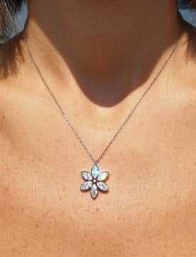 Zirkon Taşlı Çiçek Kolye