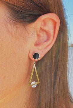 Üçgen Taşlı Çelik Küpe