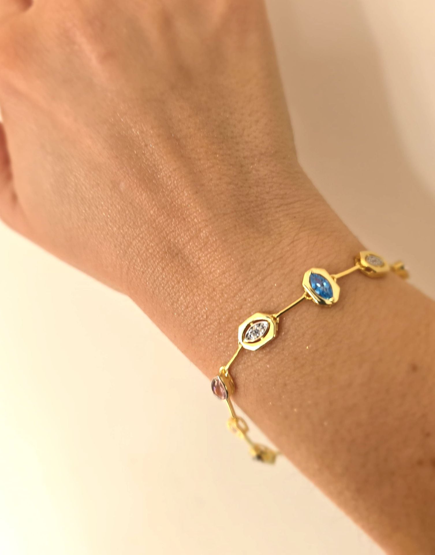 Çok Renkli Taşlı Bileklik