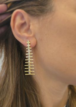 Sallantılı Taşlı Çizgi Küpe